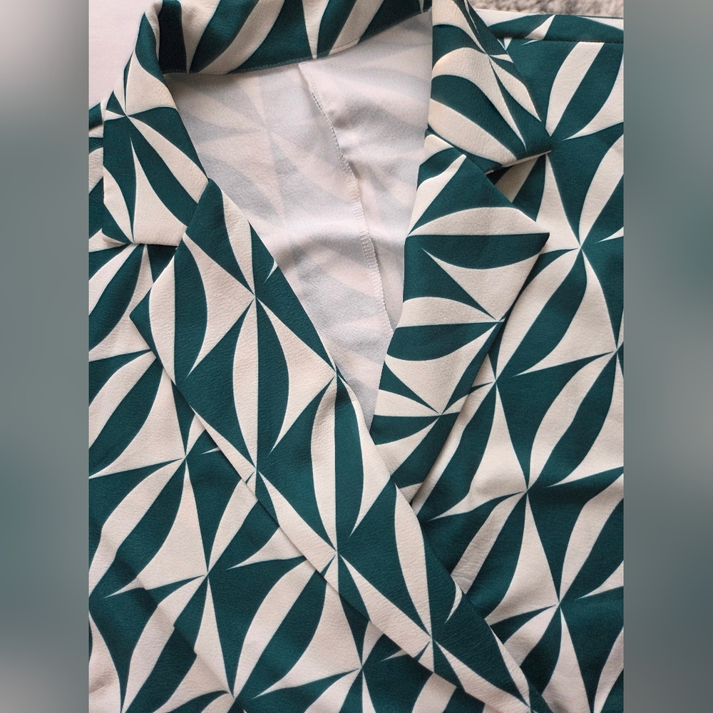 Geometric Patterned Blazer - Picture 3 of 6